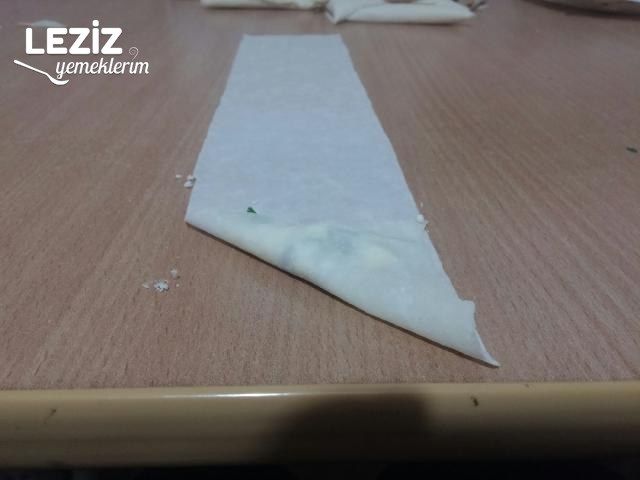 Çıtır Çıtır Üçgen Börek Tarifi