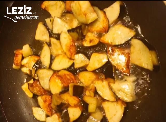 Fırında Kıymalı Patlıcan Yemeği