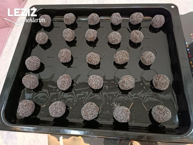 Haşhaşlı Kakaolu Cevizpare Tatlısı