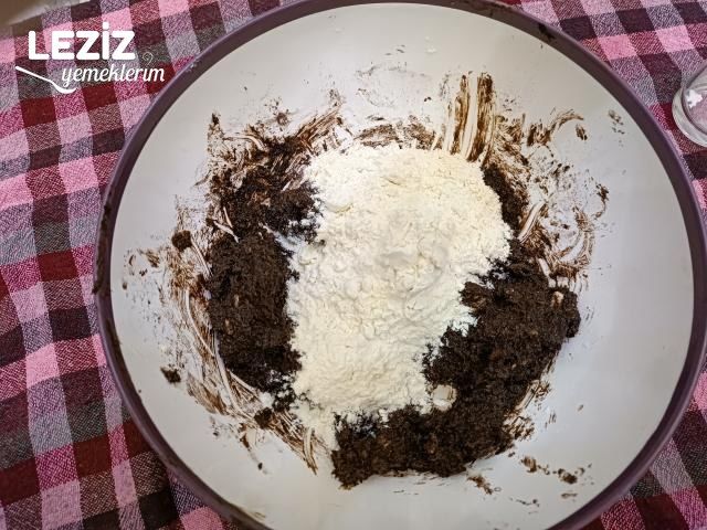 Haşhaşlı Kakaolu Cevizpare Tatlısı