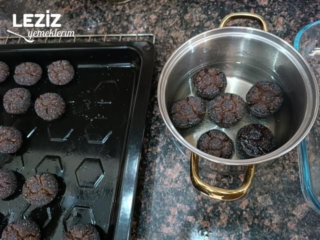 Haşhaşlı Kakaolu Cevizpare Tatlısı