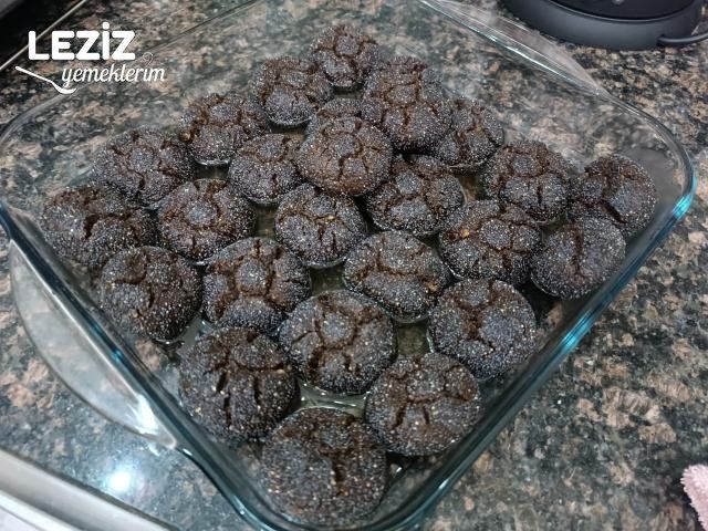 Haşhaşlı Kakaolu Cevizpare Tatlısı