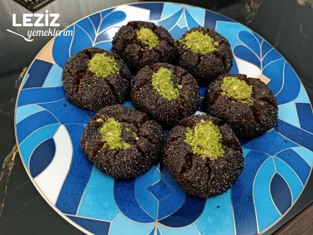 Haşhaşlı Kakaolu Cevizpare Tatlısı