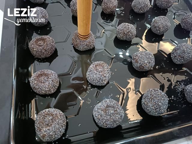 Haşhaşlı Kakaolu Cevizpare Tatlısı