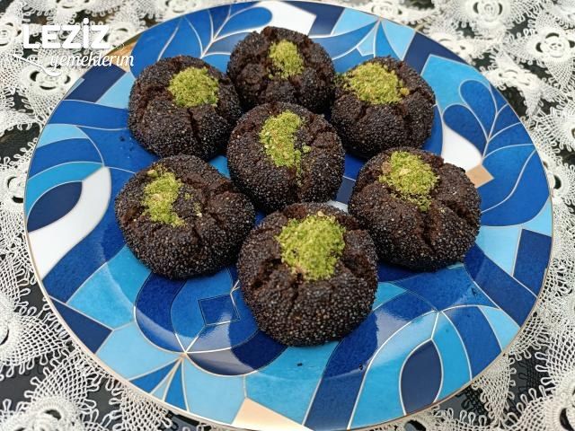 Haşhaşlı Kakaolu Cevizpare Tatlısı