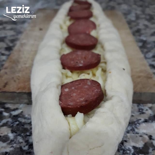 Ev Yapımı Pide (Sucuklu Kaşarlı)