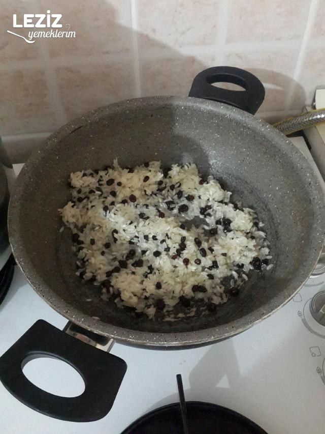 Kuş Üzümlü Pirinç Pilavı