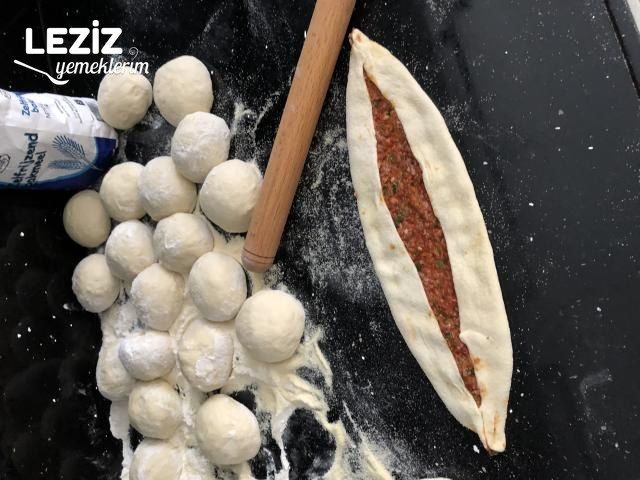 Kıymalı Pide (Ev Yapımı - Mutlaka Deneyin)