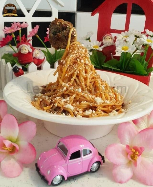 Salçalı Kıymalı Makarna