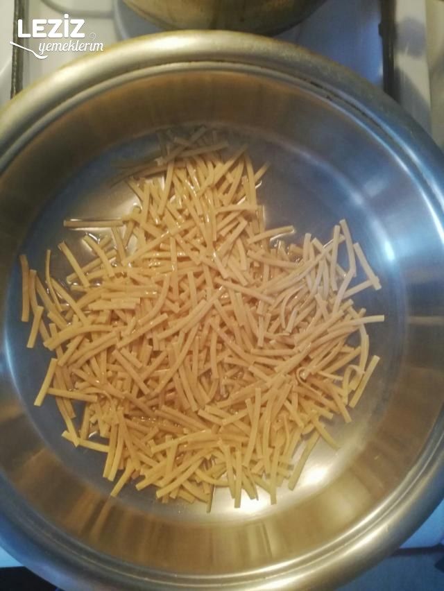 Ev Yapımı Erişteli Pirinç Pilavı