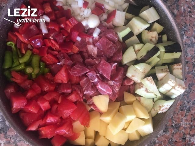 Fırında Sebzeli Et Yemeği