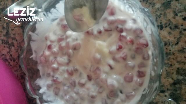 Çocuklar Icin Yogurtlu Nar Taneleri