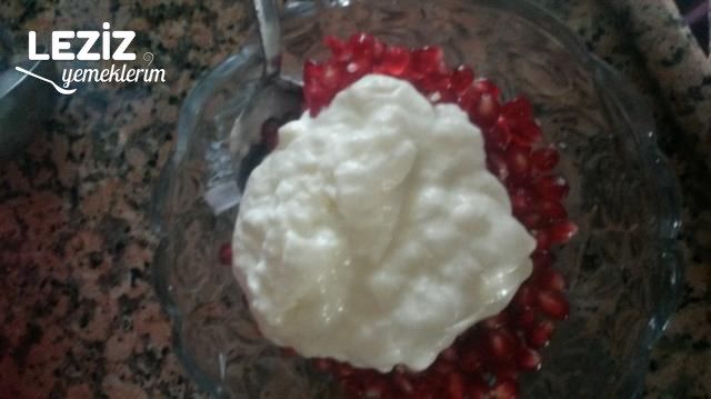 Çocuklar Icin Yogurtlu Nar Taneleri