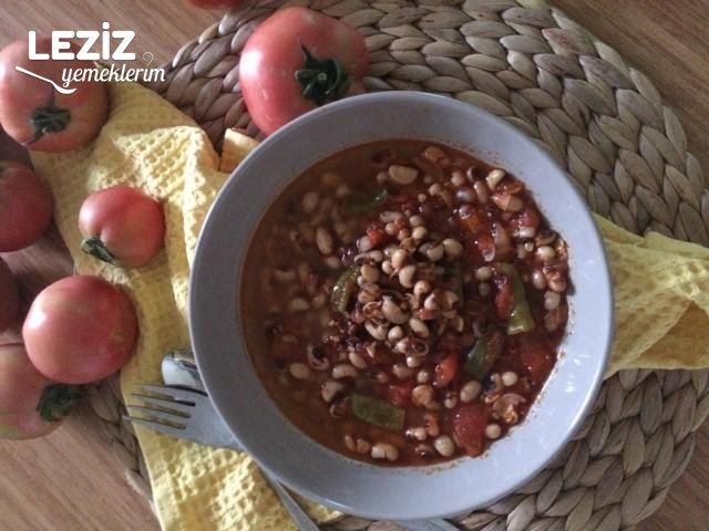 Domatesli Biberli Kuru Börülce Yemeği