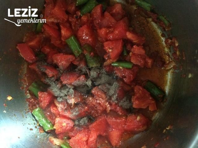 Domatesli Biberli Kuru Börülce Yemeği