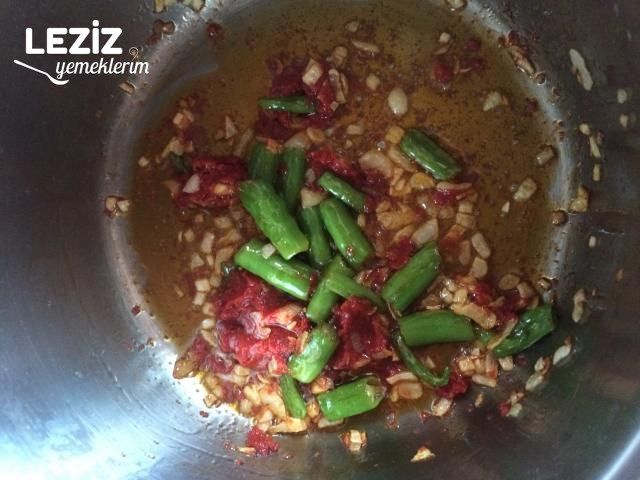 Domatesli Biberli Kuru Börülce Yemeği