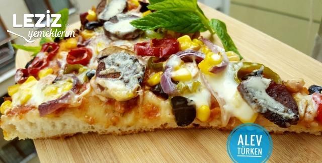 En Bol Malzemeli Tepsi Pizzası (Şahane)