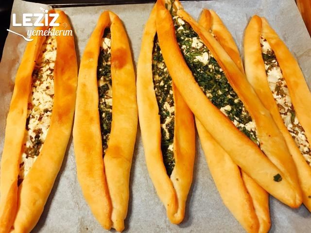 Ev Yapımı Mis Pide Tarifi (Ispanaklı Ve Peynirli)