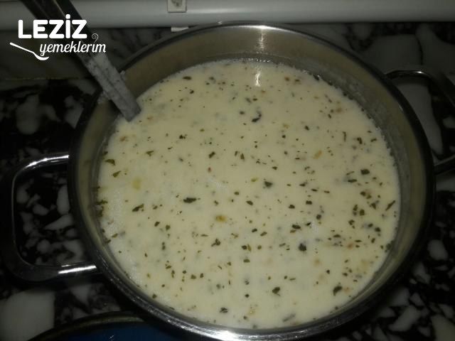 Bol Malzemeli Yoğurt Çorbası