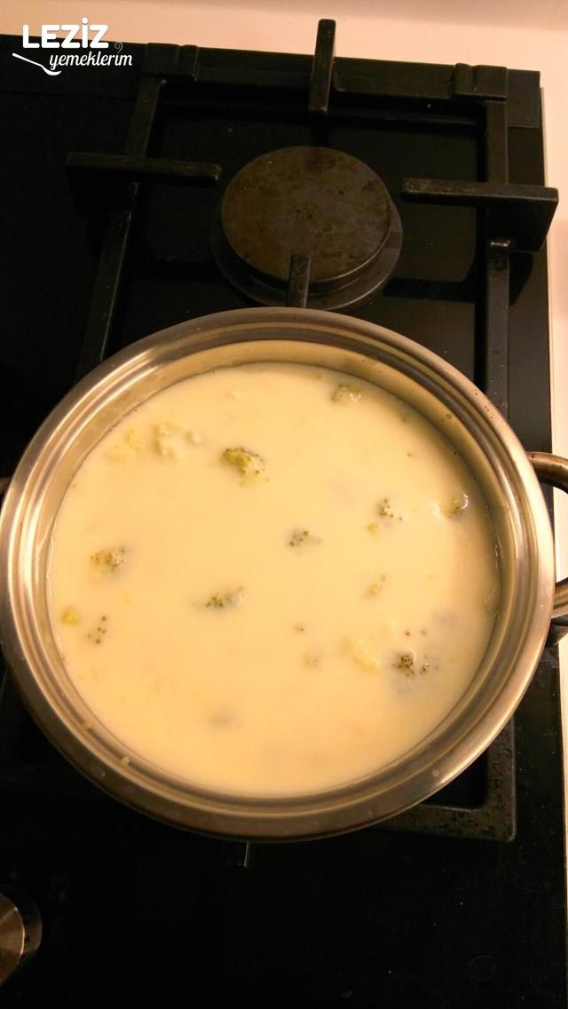 Arpa Şehriyeli Brokoli Çorbası