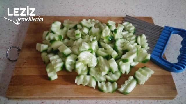 Yoğurtlu Salatalık Mezesi Tarifi