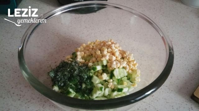 Yoğurtlu Salatalık Mezesi Tarifi