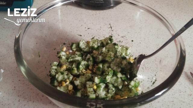 Yoğurtlu Salatalık Mezesi Tarifi