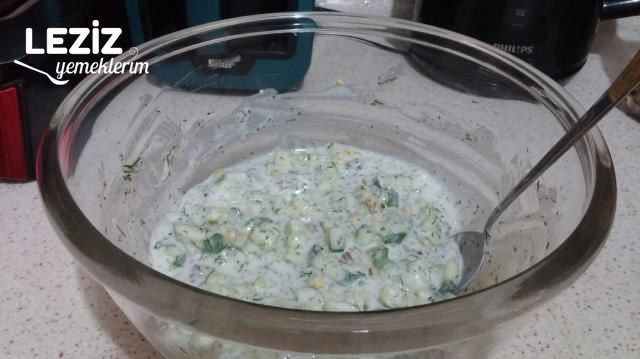 Yoğurtlu Salatalık Mezesi Tarifi