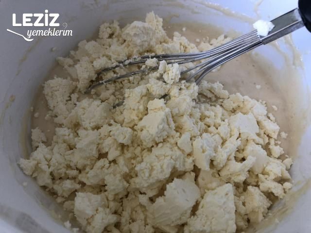 Susamlı Peynirli Kek