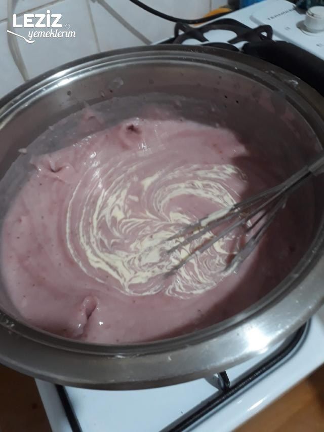 Çilekli Ev Pudingi Tarifi
