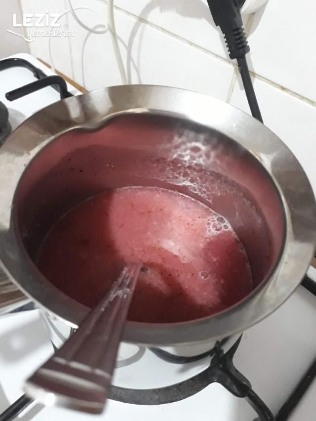 Çilekli Ev Pudingi Tarifi