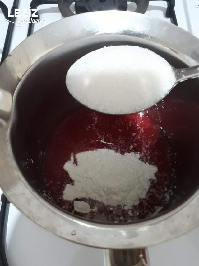 Çilekli Ev Pudingi Tarifi