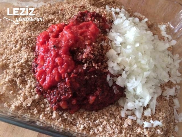 Etli Tadında Etsiz Çiğ Köfte Tarifi