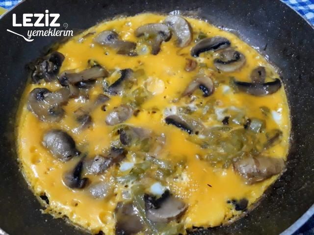 Kahvaltıya Biberli Mantarlı Yumurta