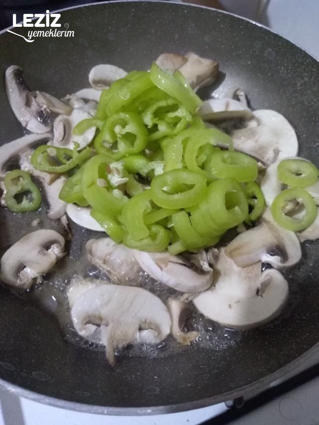Kahvaltıya Biberli Mantarlı Yumurta