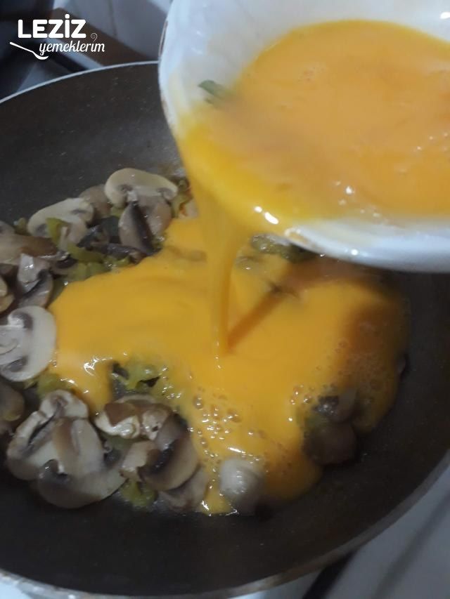Kahvaltıya Biberli Mantarlı Yumurta