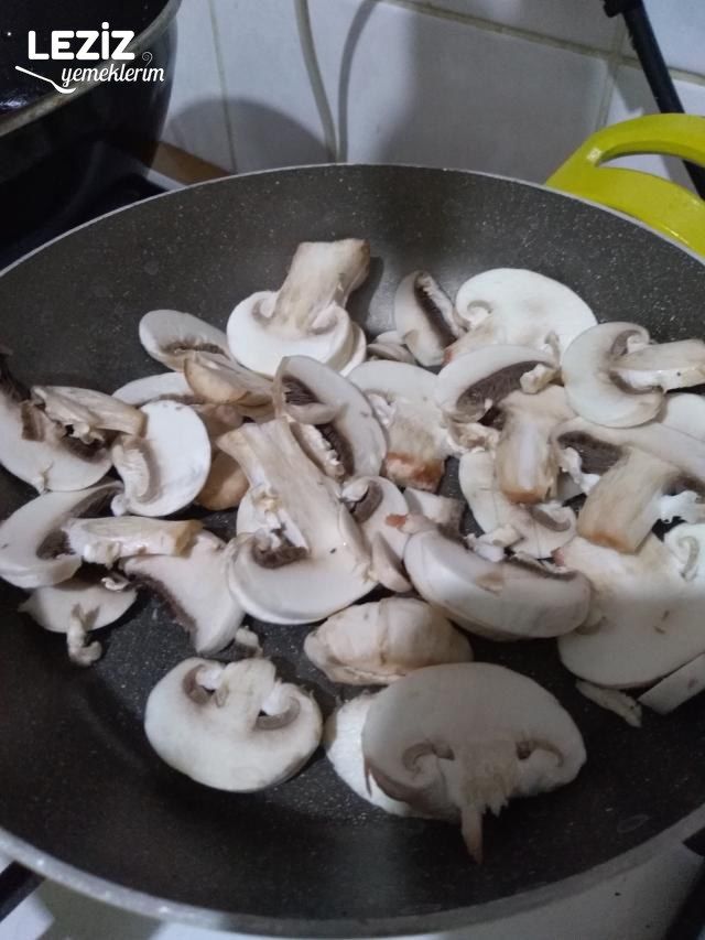Kahvaltıya Biberli Mantarlı Yumurta