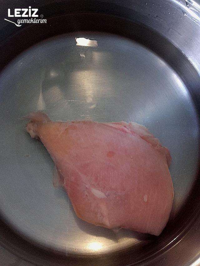 Arpa Şehriyeli Tavuk Çorbası