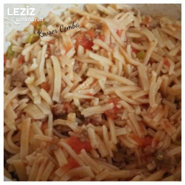 Kıymalı Domatesli Erişte Tarifi