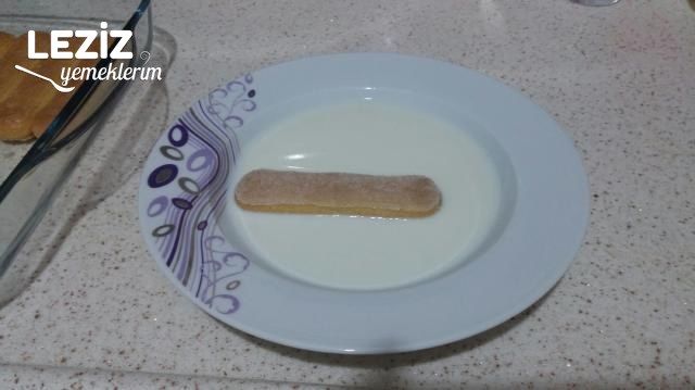 Muhteşem Kedidilli Çilekli Pasta