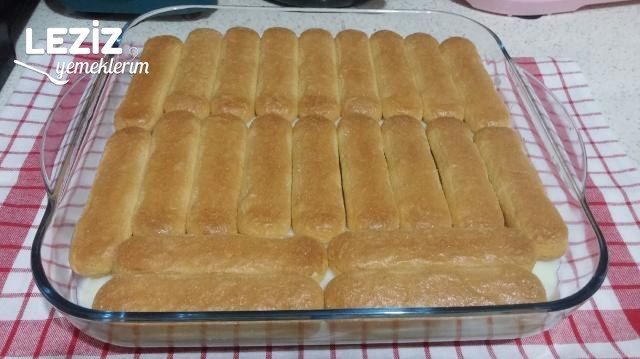 Muhteşem Kedidilli Çilekli Pasta