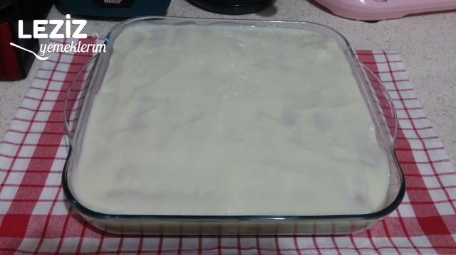 Muhteşem Kedidilli Çilekli Pasta