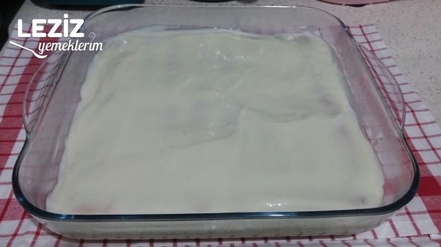 Muhteşem Kedidilli Çilekli Pasta