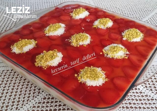 Muhteşem Kedidilli Çilekli Pasta