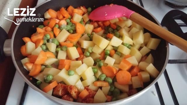 Tencerede Sebzeli Tavuk Yemeği