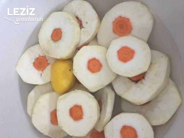 Havuç Göbekli Zeytnyağlı Kereviz (Düğmeli Kereviz)