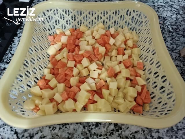 Havuçlu Patatesli Bezelye Yemeği