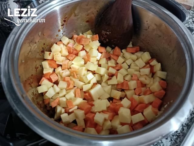 Havuçlu Patatesli Bezelye Yemeği