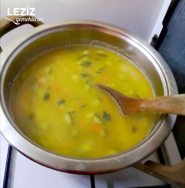 Sebzeli Mercimek Çorbası Yapılışı
