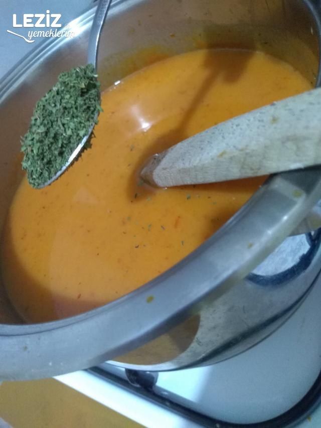 Sütlü Domates Çorbası Tarifi